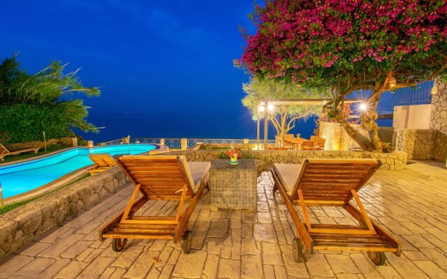 Beachfront Villa Benele