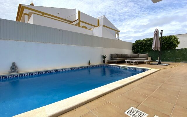 Pêra Amazing Villa With Pool by Homing