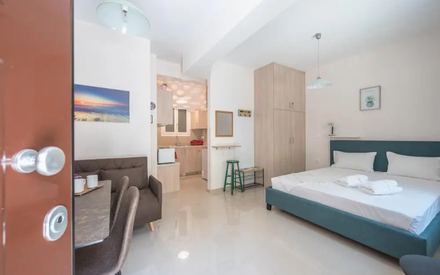 Cozy Acropolis Studio by Cloudkeys