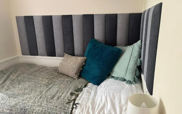 NEW Cottingburn House