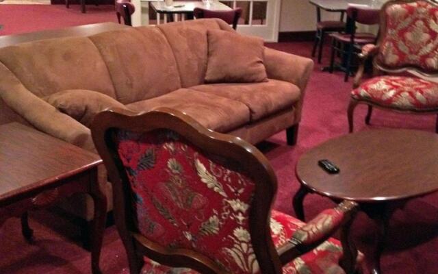 Country Hearth Inn & Suites Willard