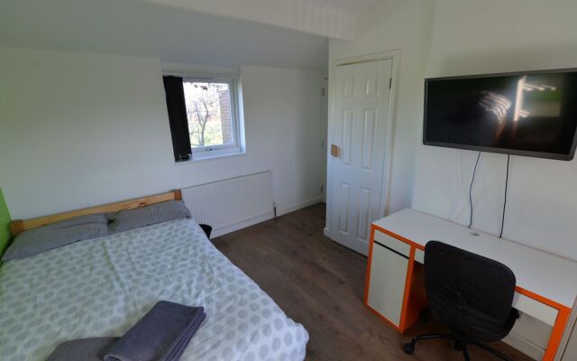 Enticing Apartment in Coventry near Fargo Village