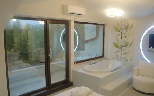 Lale Hotel