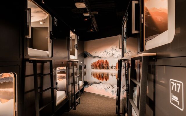 Capsule Hotel - Alpine Garden Zurich Airport