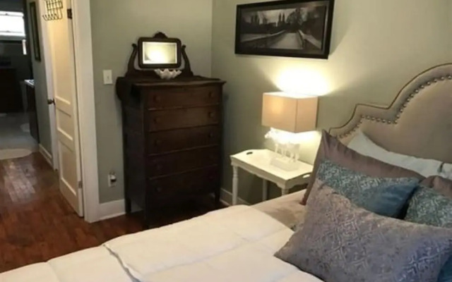 Vineyard Mansion & Carriage House Bed & Breakfast