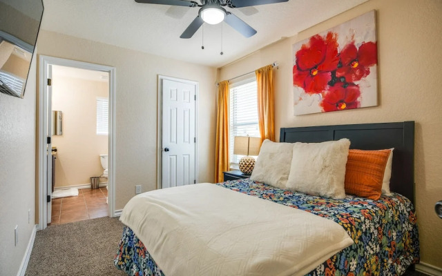 San Antonio Townhome ~ 2 Mi to Aquarium!
