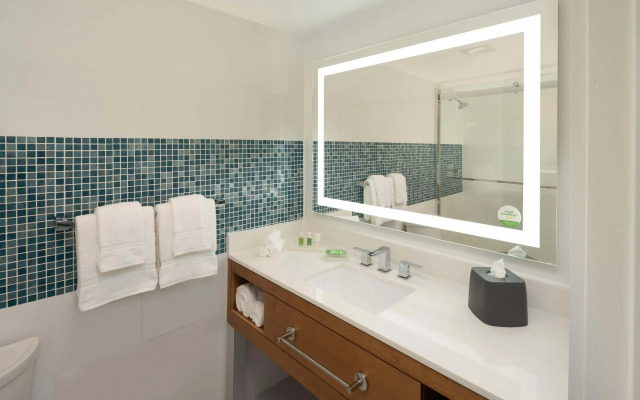 DoubleTree by Hilton Miami North I-95