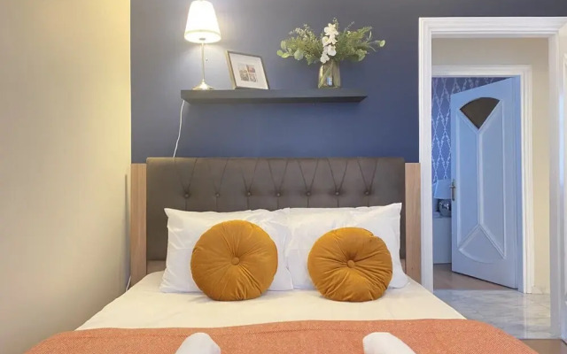 Colourful House in Kad k y