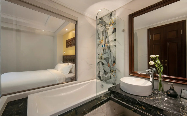 Lucien Hanoi Lakeside Hotel & Rooftop