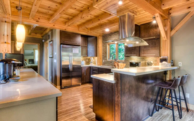 Shining Shire - Sauna, Steam Shower, Very Cool!