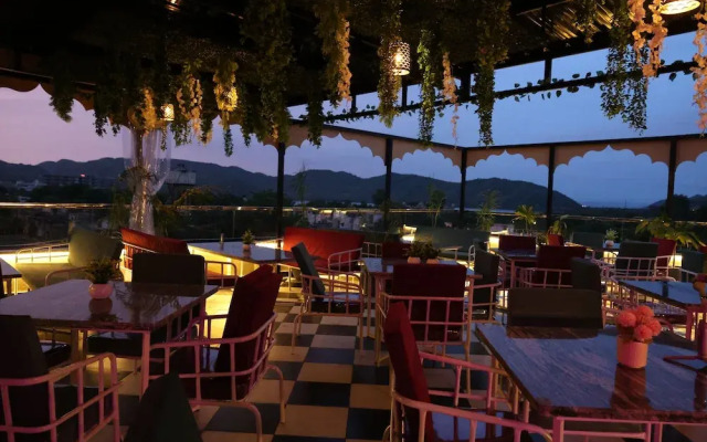 Jaipur Qila-Boutique Hotel and Roof Cafe