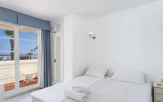 Apartment - 2 Bedrooms with WiFi and Sea views - 107883