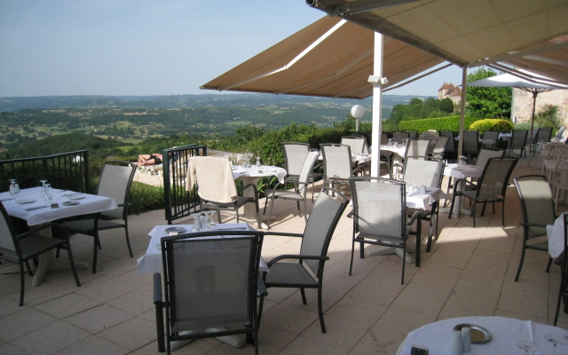 The Originals City, Hôtel Castel Burgond
