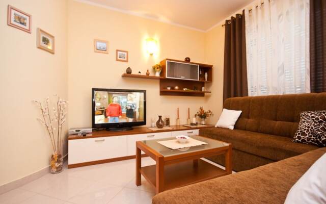 Apartments Lovorka