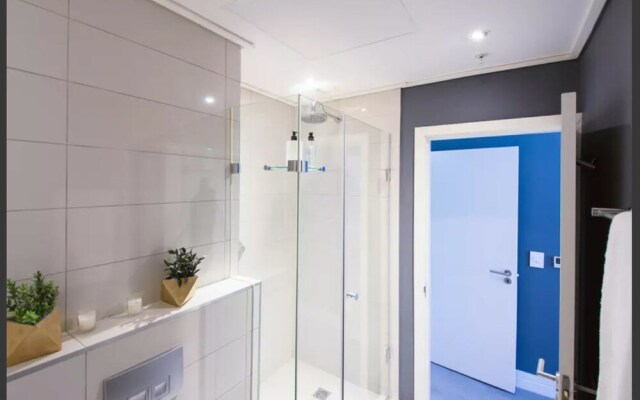 CBD Luxury Apartment