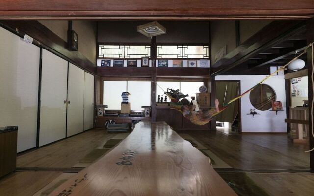 Kusuburuhouse - Hostel