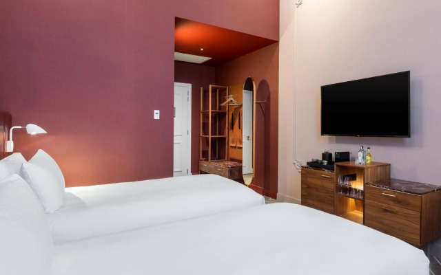 Sapphire House Antwerp, Autograph Collection