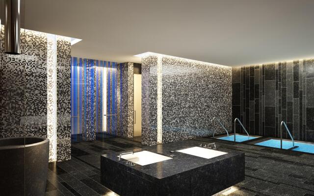 Royal Savoy Hotel & Spa