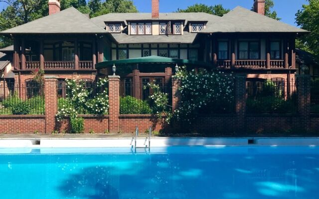 Gramercy Mansion B&B