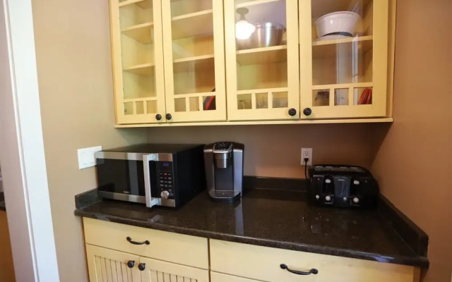 Just Listed! Pet Friendly Newly Renovated Private Home in the White Mountains Next Door to Owl`s Nest Golf Course-os227c