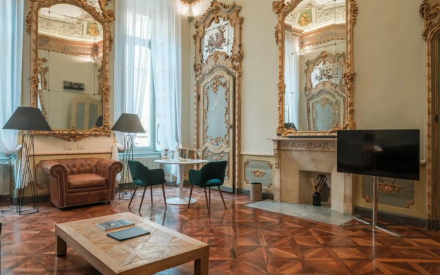 Royal Palace Luxury Suites & Hotel