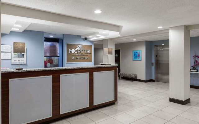 Microtel Inn & Suites by Wyndham Greenville / Woodruff Rd