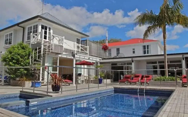 The Commodores Lodge