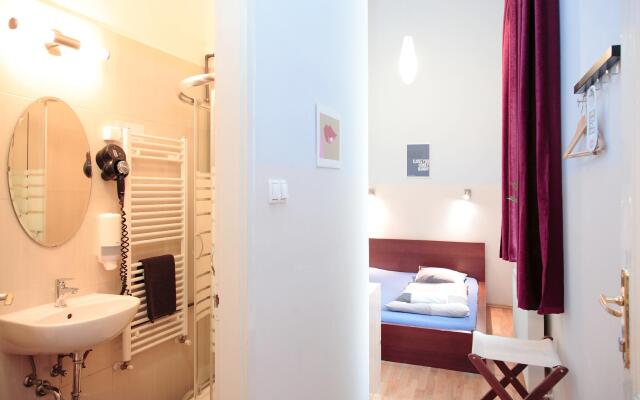 Maverick Hostel & Ensuites