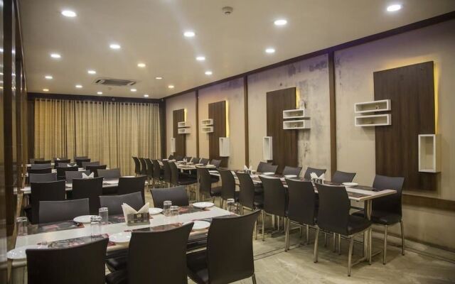 ADB Rooms Hotel Sahiwa