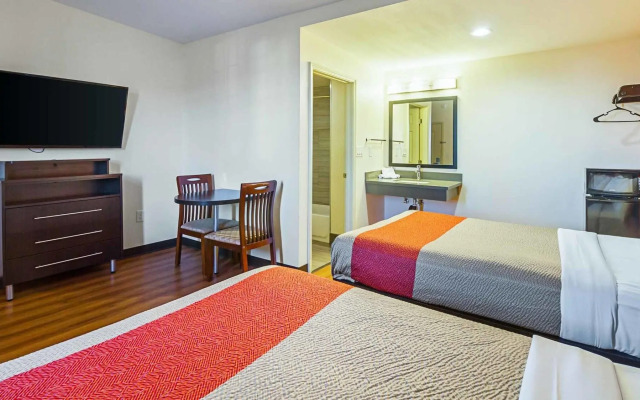 Motel 6 on Maple