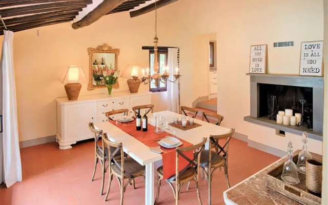 Villa in Castellina w Pool Garden Winery