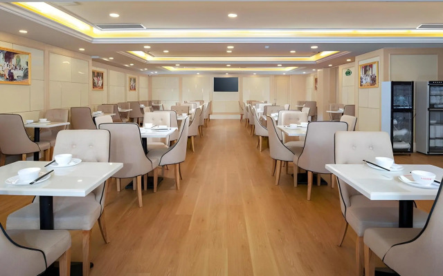 Vienna Classic Hotel (Qilu shoe city zoo store)