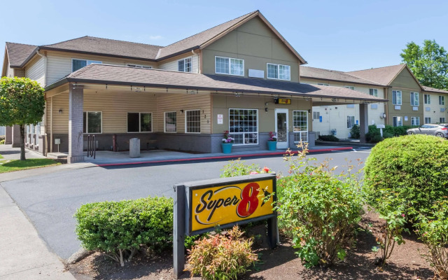 Super 8 By Wyndham Gresham Portland Area OR