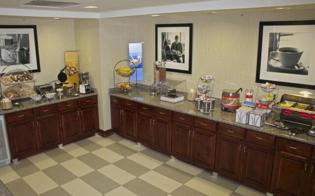 Hampton Inn & Suites Norfolk-Airport