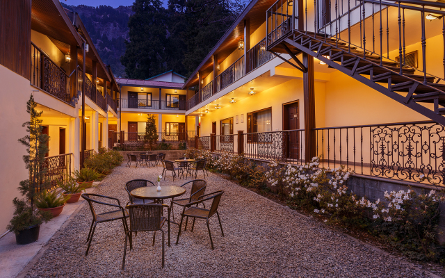 The Earl's Court, Nainital