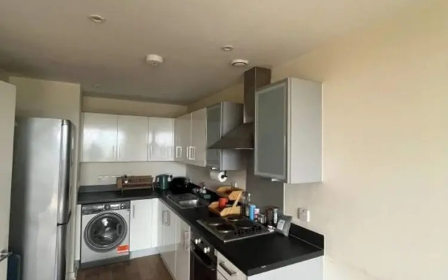 Modern 1BD Flat - 5 min Walk to Battersea Park!