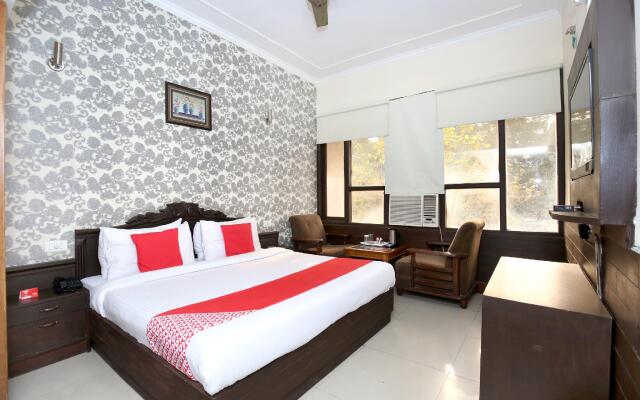 OYO 1933 Hotel City Paradise