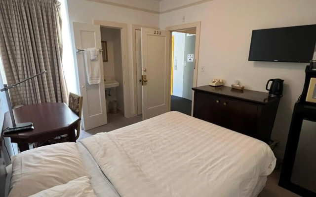 Nash Hotel