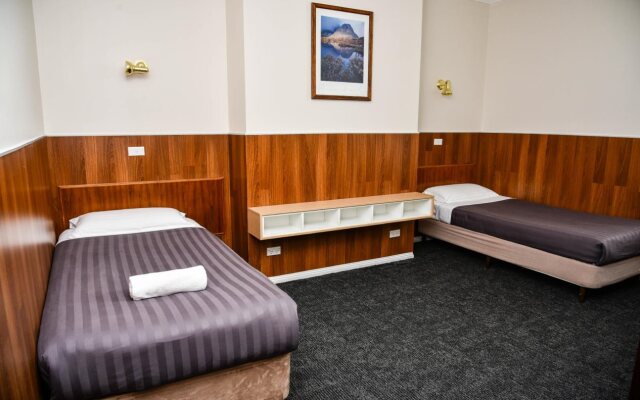 Hobart Tower Motel