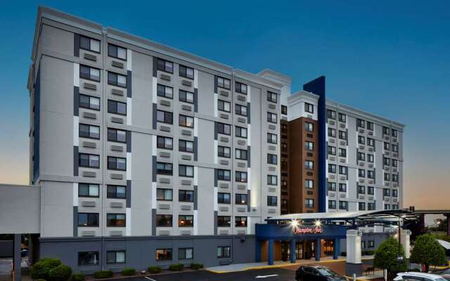 Hampton Inn Newark Airport