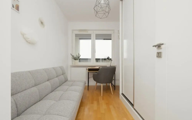 Apartment With Parking by Renters