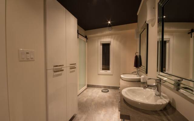 Lux Exec Home HFX Waterfront Pool Hot Tub