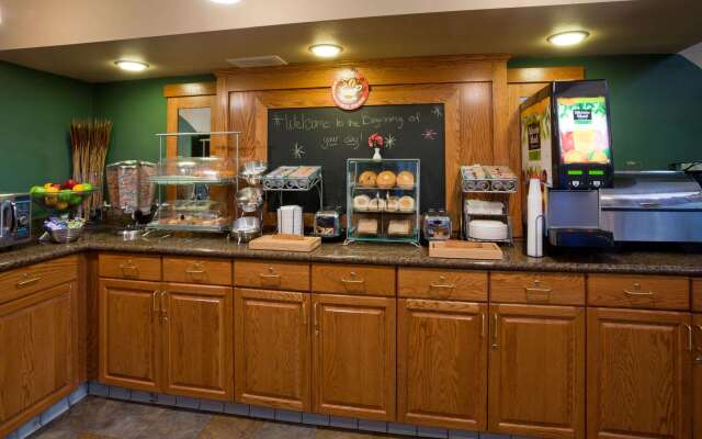 AmericInn by Wyndham Thief River Falls