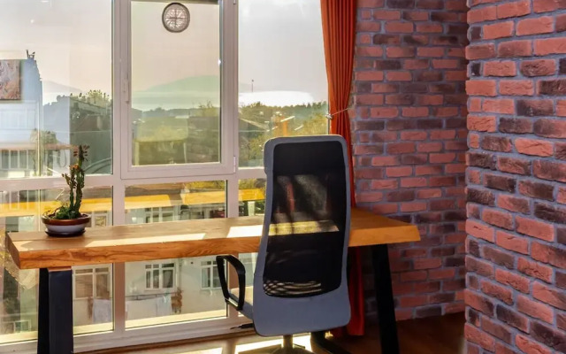 Sleek Flat Near Public Transportation in Maltepe