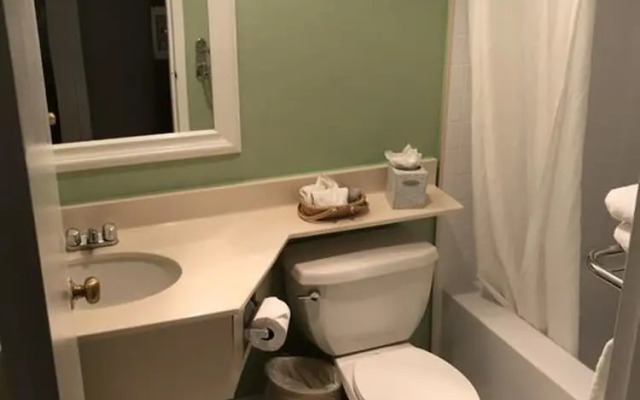 Cohasset Harbor Resort