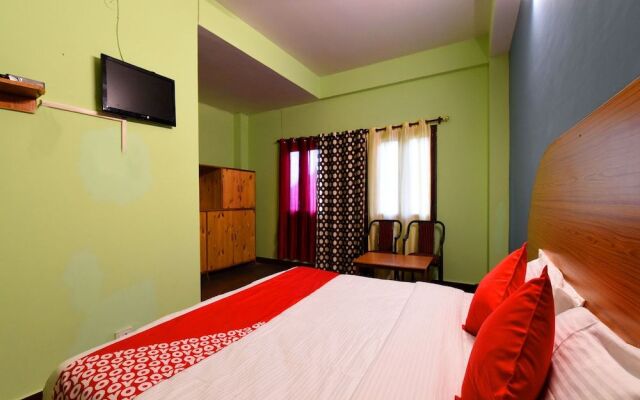 OYO 13472 Himalayan Valley