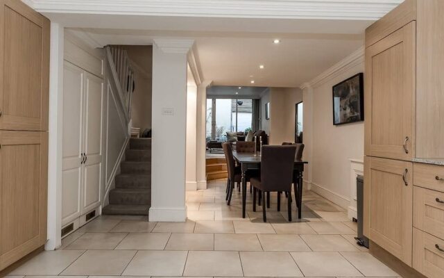 Beautiful 3Br House In Knightsbridge