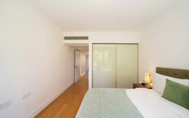 Tyms Stylish 3BR 2BA Apt Xujiahui Metro