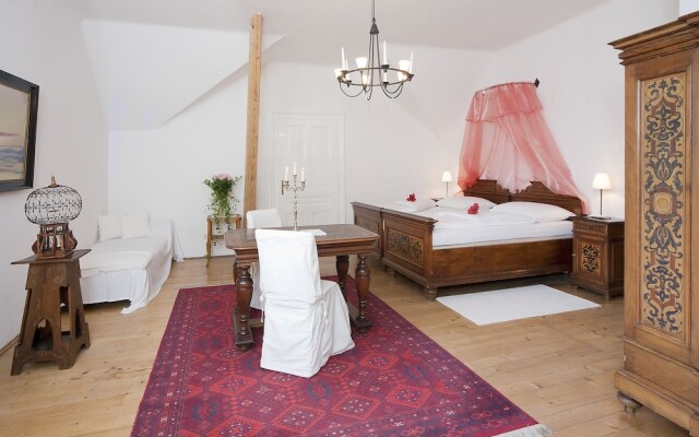 Eva Hof Lakeside Suites