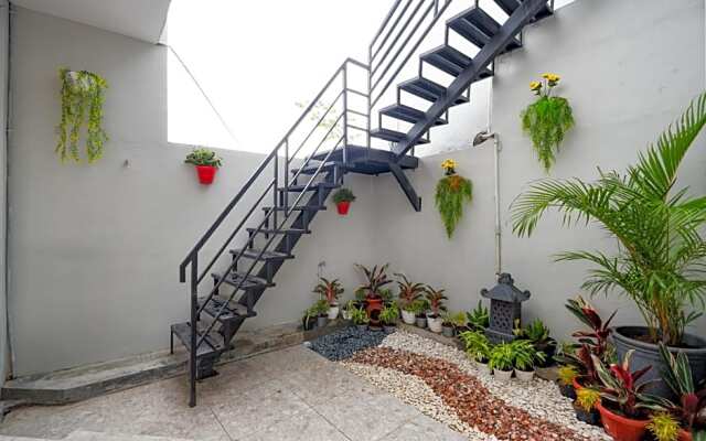 OYO 2545 Maddava House